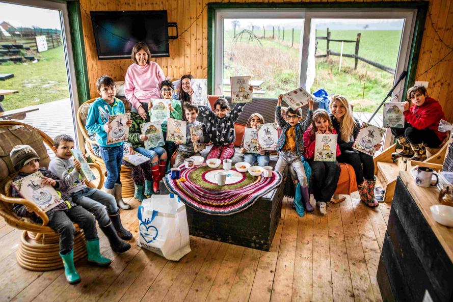 Děti z dětských domovů navštívily farmu zvířat