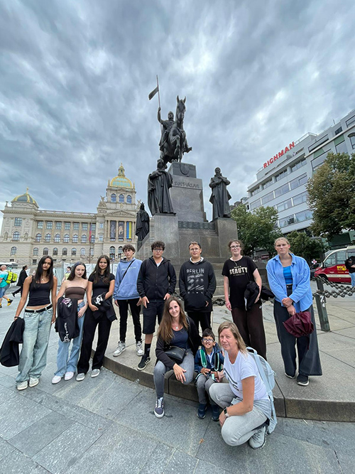 Individuální podpora vzdělávacích a rozvojových potřeb konkrétních dětí a mladých lidí do 26 let ze sociálně znevýhodněného prostředí.