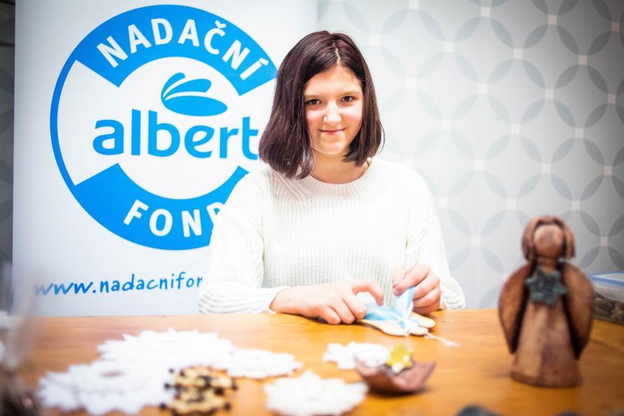 Adventní obchůdky s Albertem 2025 - Prodejny Albert, kde můžete podpořit sociálně znevýhodněné děti koupí jejich výrobků.