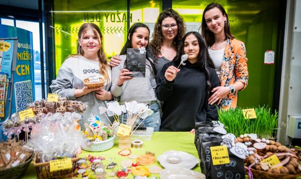 Velikonoční obchůdky: Děti z dětských domovů prodaly tisíce výrobků a vydělaly 465 605 korun