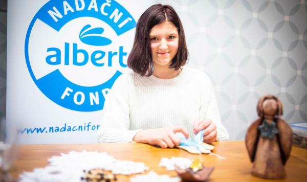 Adventní obchůdky s Albertem 2025 - Prodejny Albert, kde můžete podpořit sociálně znevýhodněné děti koupí jejich výrobků.