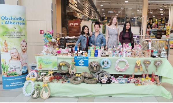 Velikonoční obchůdky s Albertem 2026 - Prodejny Albert, kde můžete podpořit sociálně znevýhodněné děti koupí jejich výrobků